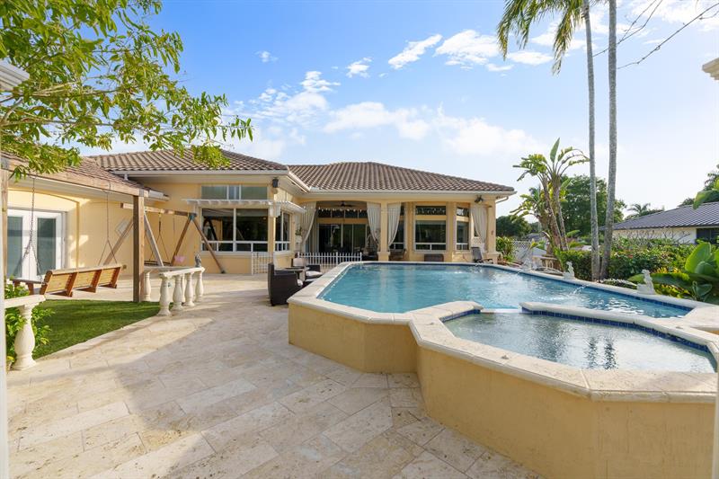 Image 5 of 51 For 5973 54th Ct