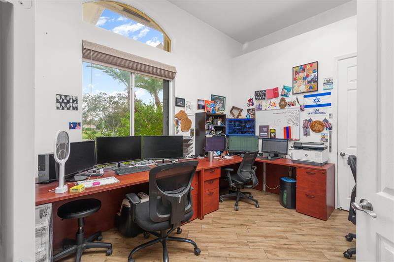 Image 8 of 51 For 5973 54th Ct