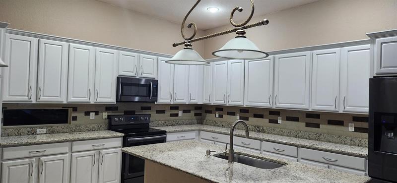 Image 10 of 39 For 21 Country Lake Cir