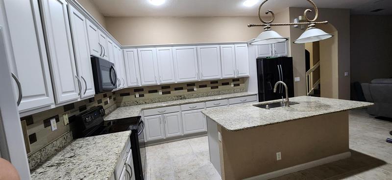 Image 11 of 39 For 21 Country Lake Cir