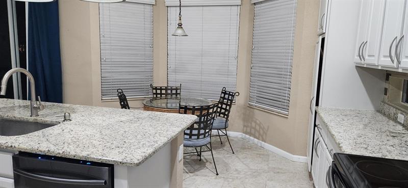 Image 12 of 39 For 21 Country Lake Cir