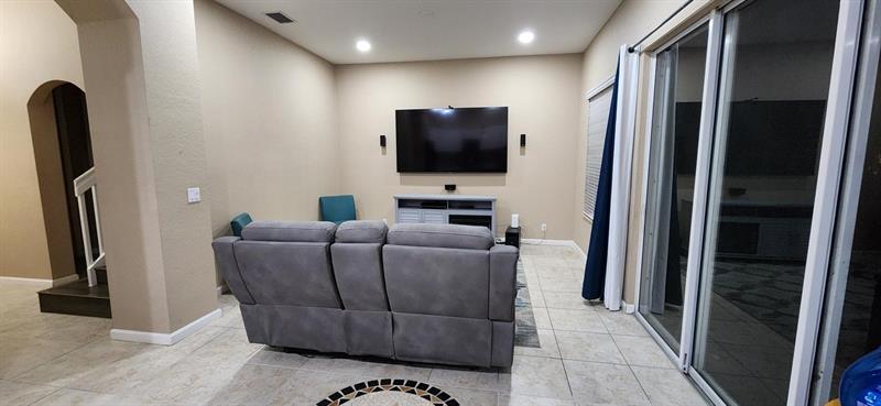 Image 15 of 39 For 21 Country Lake Cir