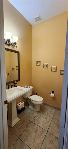 Image 17 of 39 For 21 Country Lake Cir