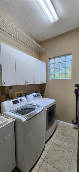 Image 19 of 39 For 21 Country Lake Cir