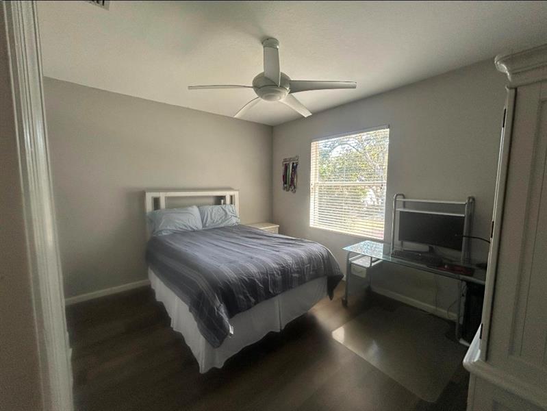 Image 21 of 39 For 21 Country Lake Cir