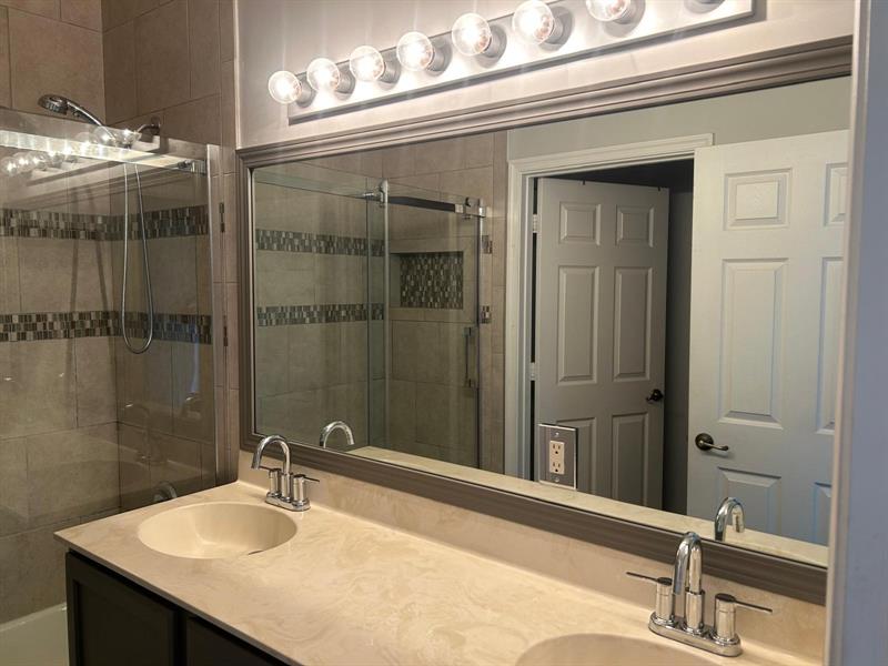 Image 24 of 39 For 21 Country Lake Cir