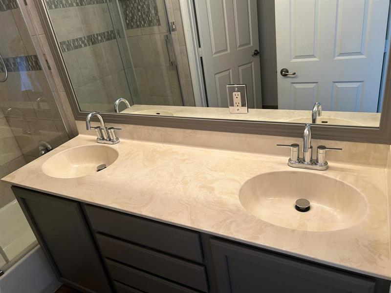 Image 25 of 39 For 21 Country Lake Cir