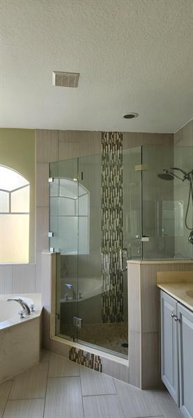 Image 30 of 39 For 21 Country Lake Cir