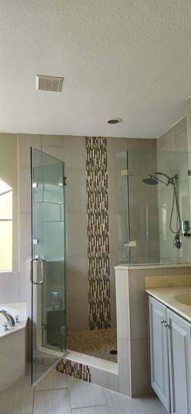 Image 31 of 39 For 21 Country Lake Cir