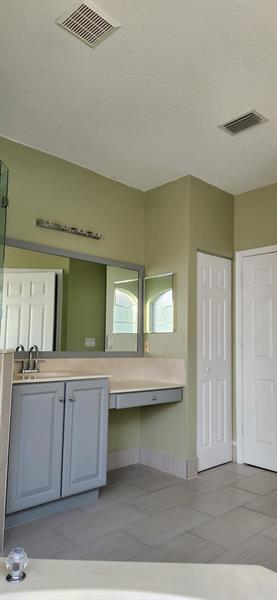 Image 32 of 39 For 21 Country Lake Cir