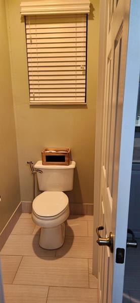 Image 35 of 39 For 21 Country Lake Cir