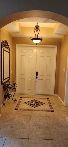 Image 7 of 39 For 21 Country Lake Cir