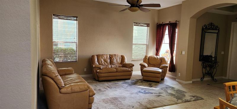 Image 8 of 39 For 21 Country Lake Cir