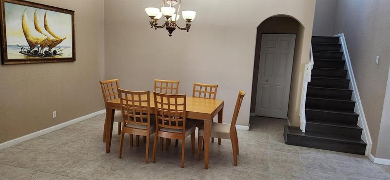 Image 9 of 39 For 21 Country Lake Cir