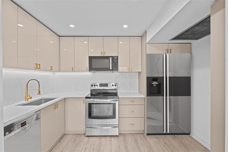 Image 10 of 27 For 204 Mansfield E  204