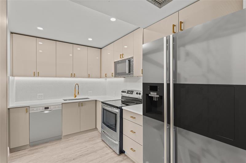 Image 11 of 27 For 204 Mansfield E  204