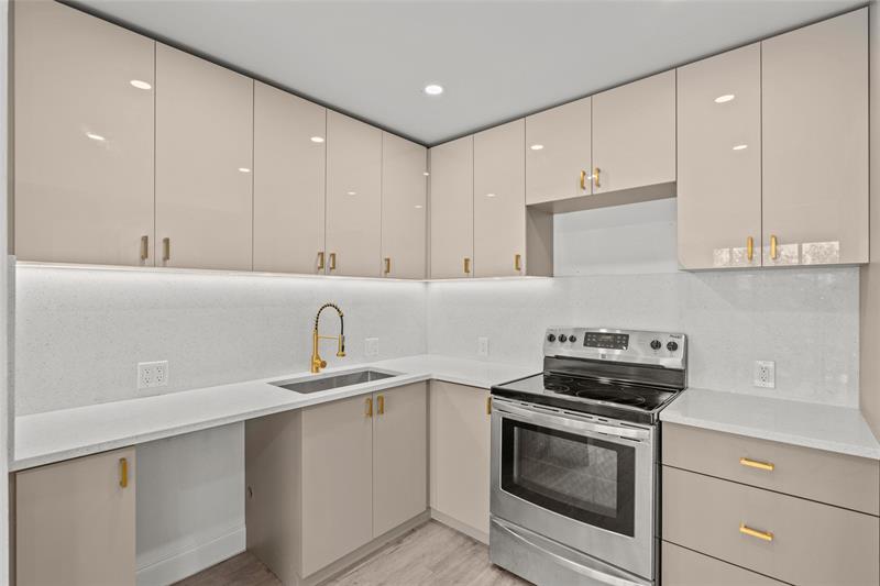 Image 12 of 27 For 204 Mansfield E  204