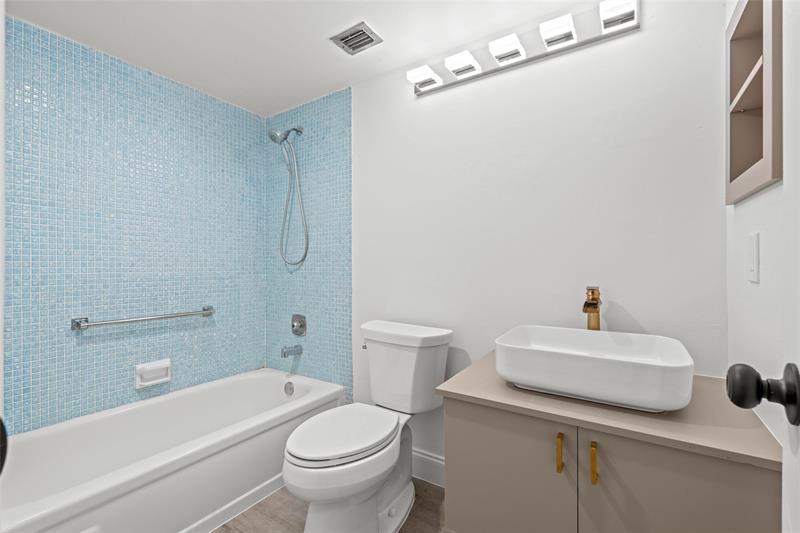 Image 16 of 27 For 204 Mansfield E  204