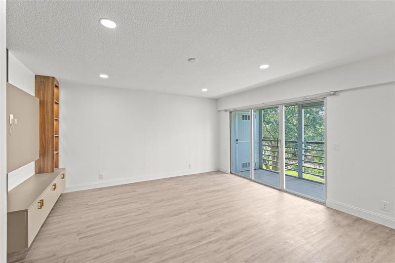 Image 5 of 27 For 204 Mansfield E  204