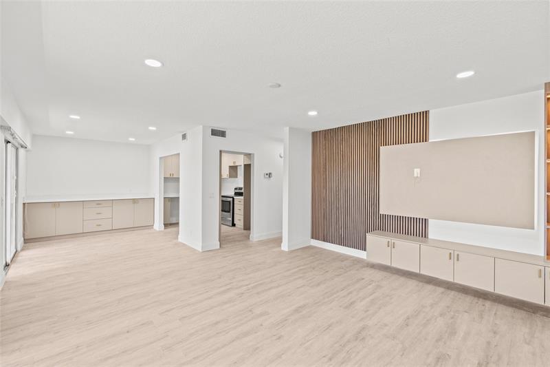 Image 8 of 27 For 204 Mansfield E  204