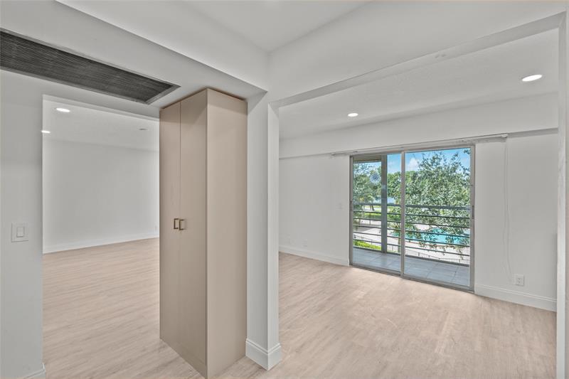 Image 9 of 27 For 204 Mansfield E  204