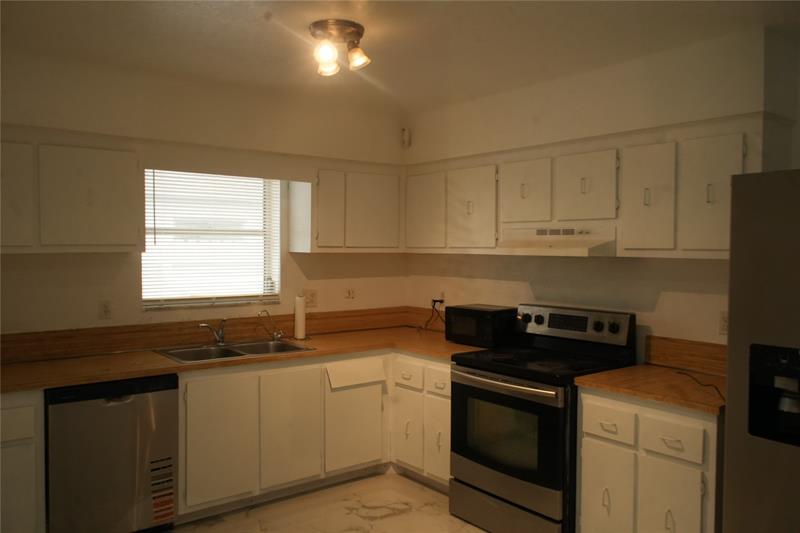 Image 15 of 44 For 4549 Baldric St