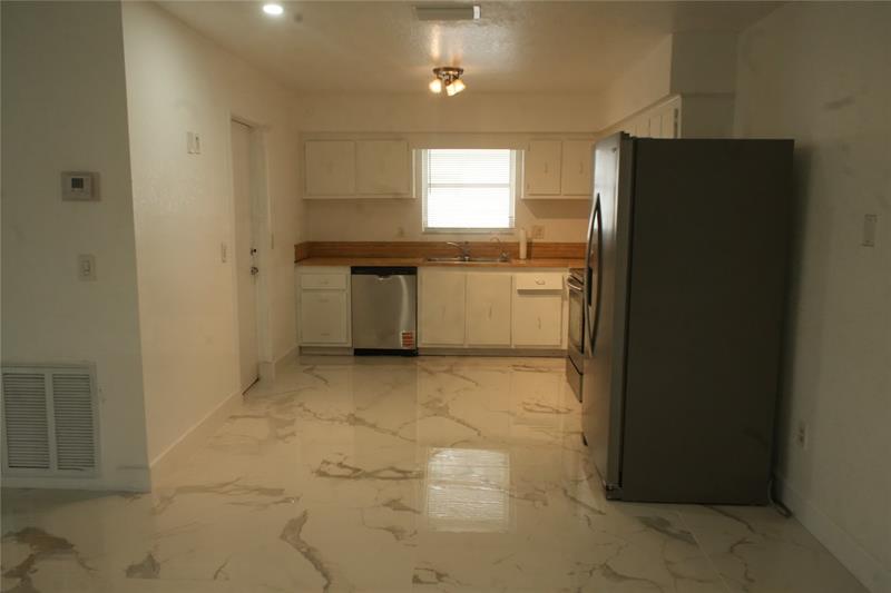 Image 16 of 44 For 4549 Baldric St