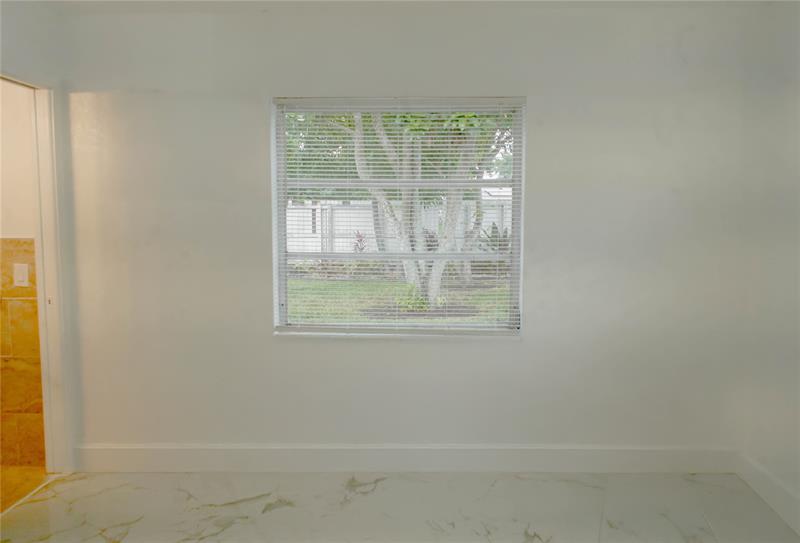 Image 21 of 44 For 4549 Baldric St