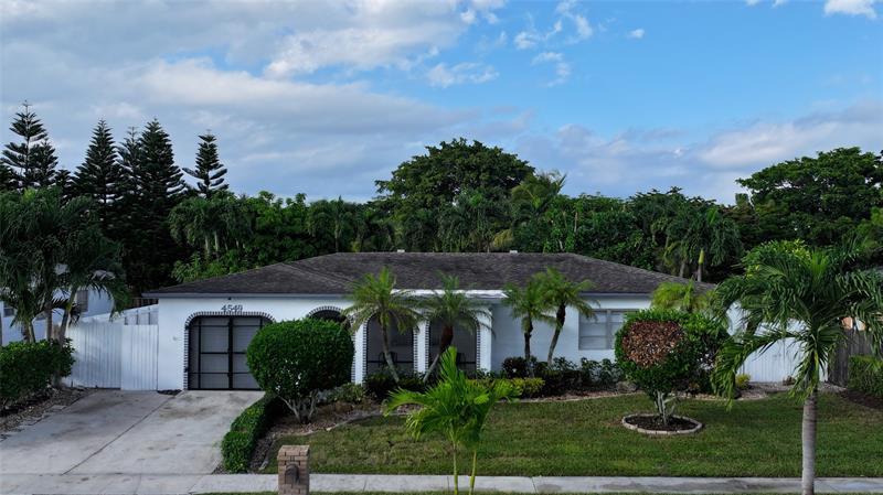 Image 3 of 44 For 4549 Baldric St