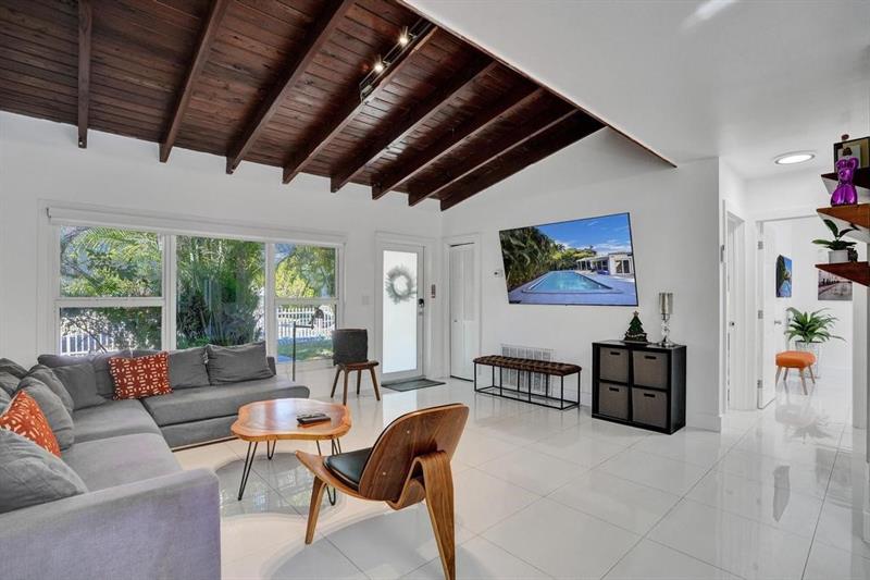 Details for 1050 150th St, Miami, FL 33161