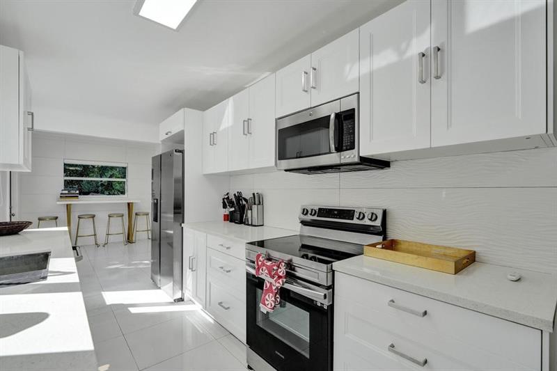 Image 5 of 50 For 1050 150th St