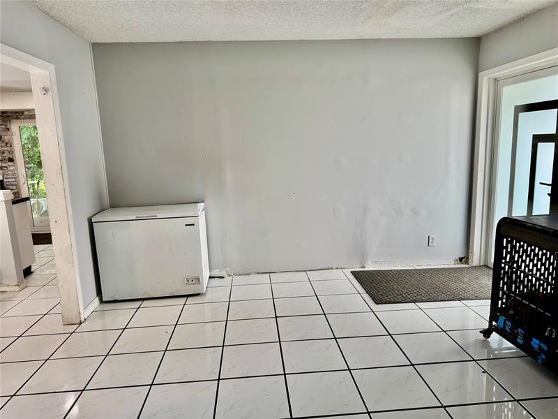 Image 5 of 32 For 8212 74th Ter