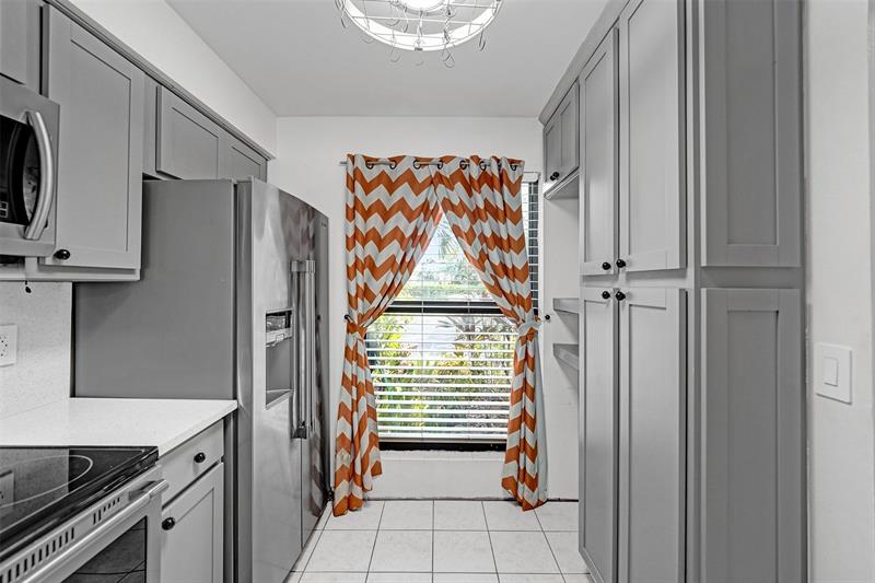 Image 10 of 31 For 3044 Oakland Forest Dr  2408