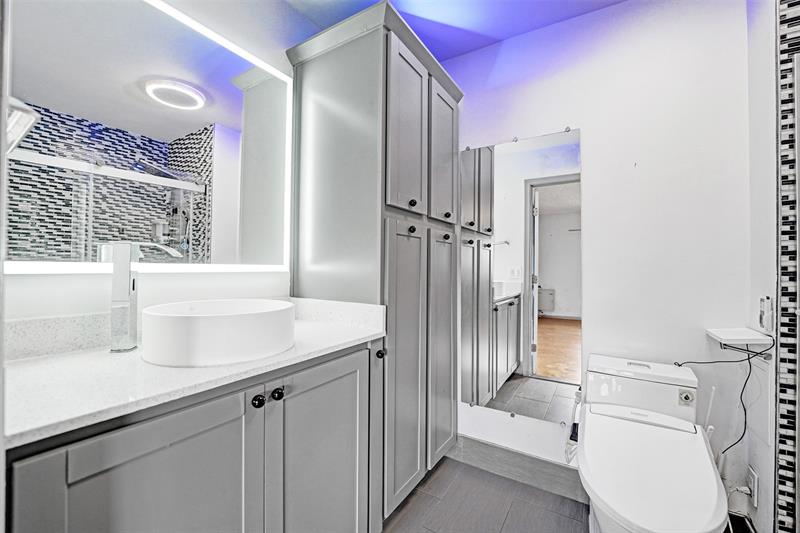 Image 14 of 31 For 3044 Oakland Forest Dr  2408