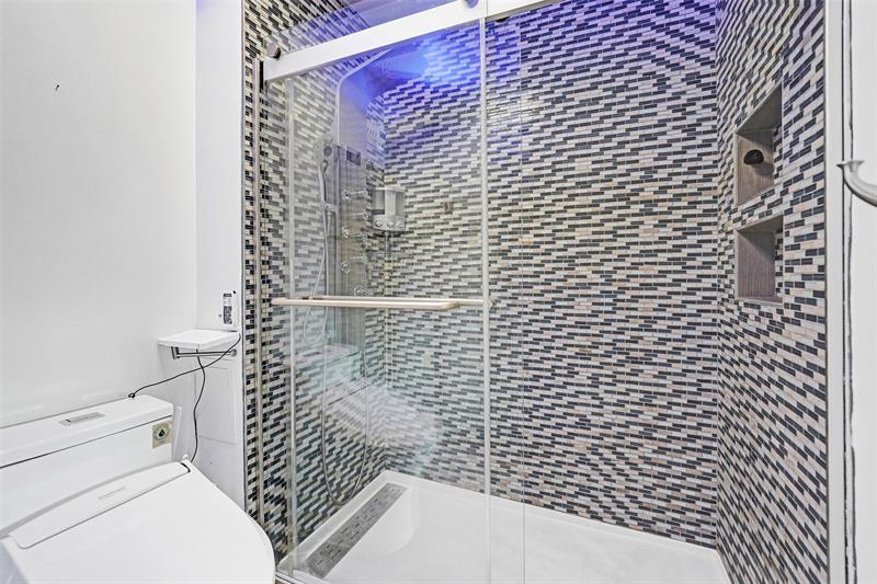 Image 15 of 31 For 3044 Oakland Forest Dr  2408