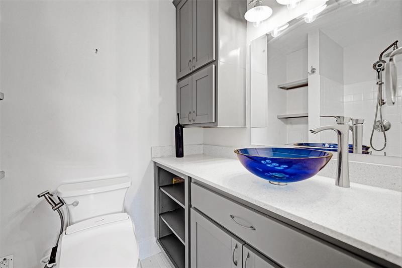 Image 17 of 31 For 3044 Oakland Forest Dr  2408