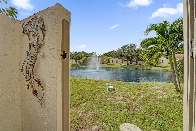 Image 19 of 31 For 3044 Oakland Forest Dr  2408