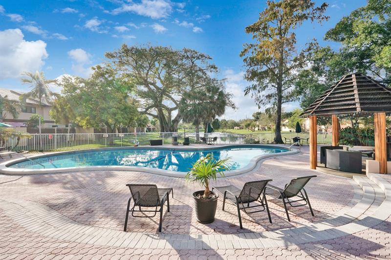 Image 24 of 31 For 3044 Oakland Forest Dr  2408