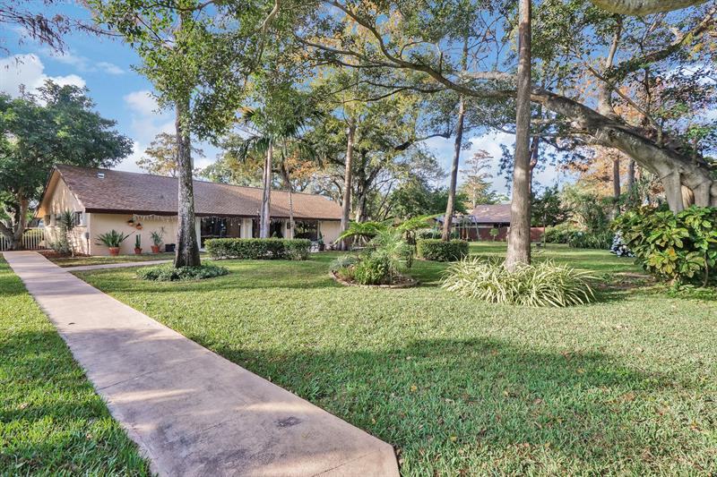 Image 27 of 31 For 3044 Oakland Forest Dr  2408