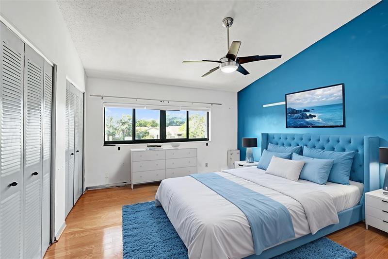 Image 4 of 31 For 3044 Oakland Forest Dr  2408