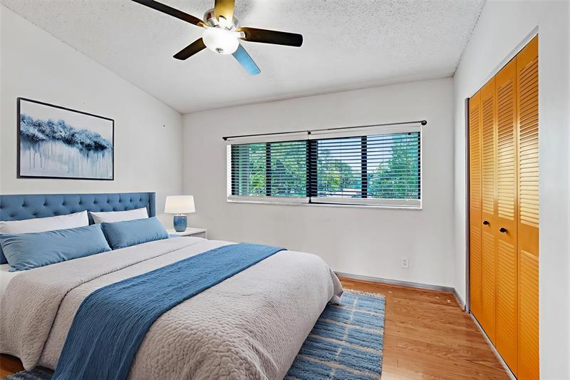 Image 5 of 31 For 3044 Oakland Forest Dr  2408