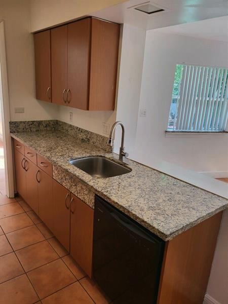 Image 15 of 23 For 15831 Palmetto Club Dr