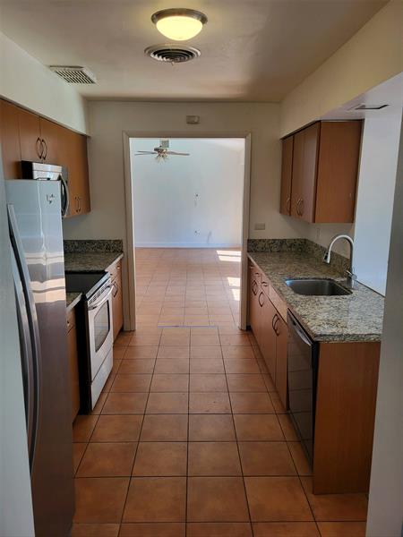 Image 16 of 23 For 15831 Palmetto Club Dr