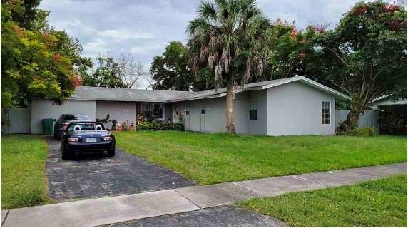 Image 2 of 23 For 15831 Palmetto Club Dr