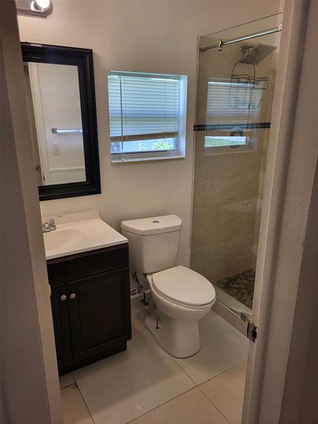 Image 4 of 23 For 15831 Palmetto Club Dr