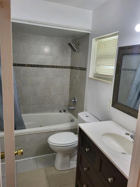 Image 8 of 23 For 15831 Palmetto Club Dr