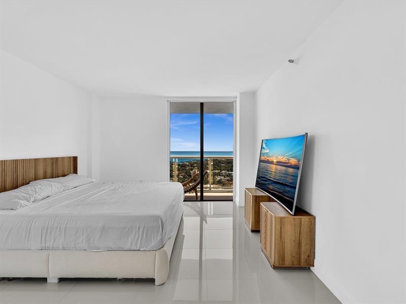 Image 32 of 46 For 20515 Country Club Dr  2144