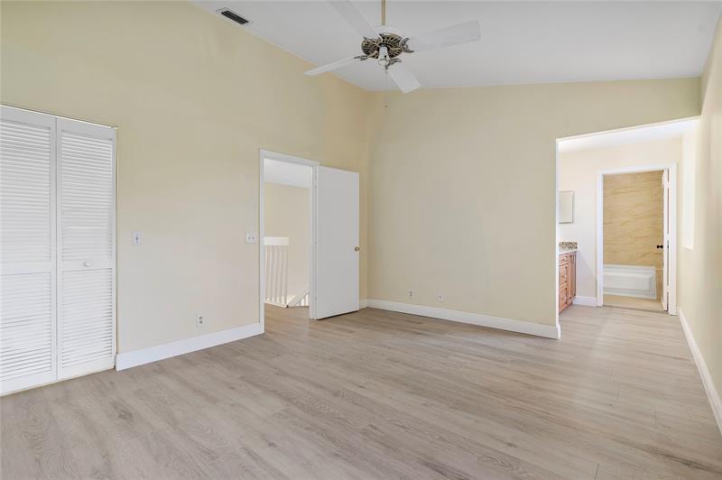 Image 16 of 32 For 10856 Cypress Glen Dr  10856