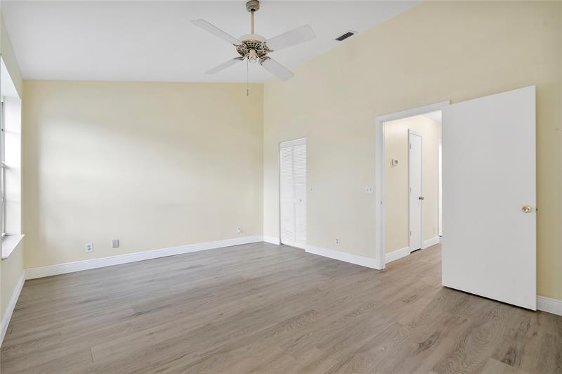 Image 17 of 32 For 10856 Cypress Glen Dr  10856