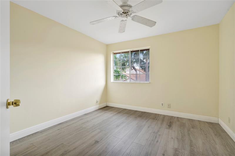 Image 22 of 32 For 10856 Cypress Glen Dr  10856